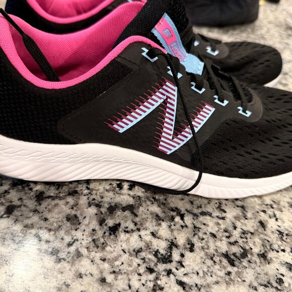 New Balance DRFT v1 women's running shoes in black and lil - Picture 2 of 6